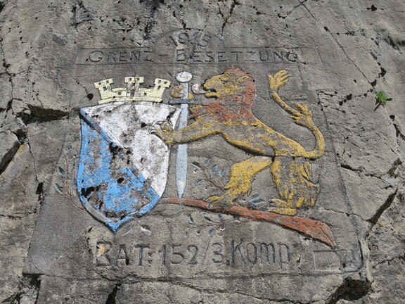 Один из гербов на дороге Белхензюдштрассе