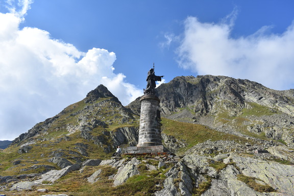 Статуя Святого Бернарда (Италия)