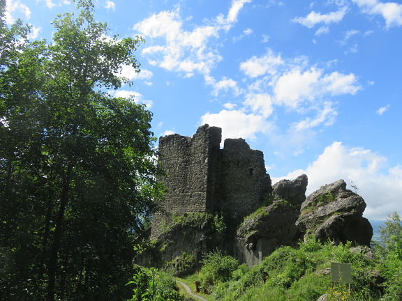 Развалины замка Вильдшлосс под Гафлейем