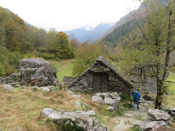 Заброшенная деревушка в долине Верцаски